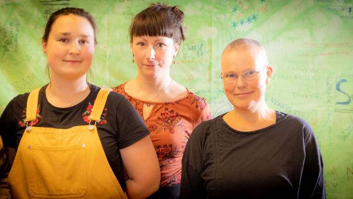 Tre kvinnor som är ledare för projektet Orda