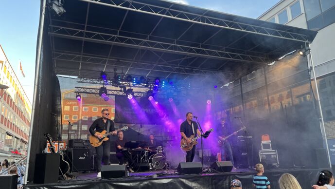 Band p&aring; scenen under V&auml;ster&aring;s Cityfestival 2026